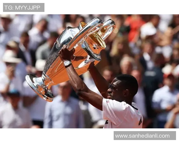 登贝莱的蜕变之路：从天才少年到足球巨星的奋斗历程